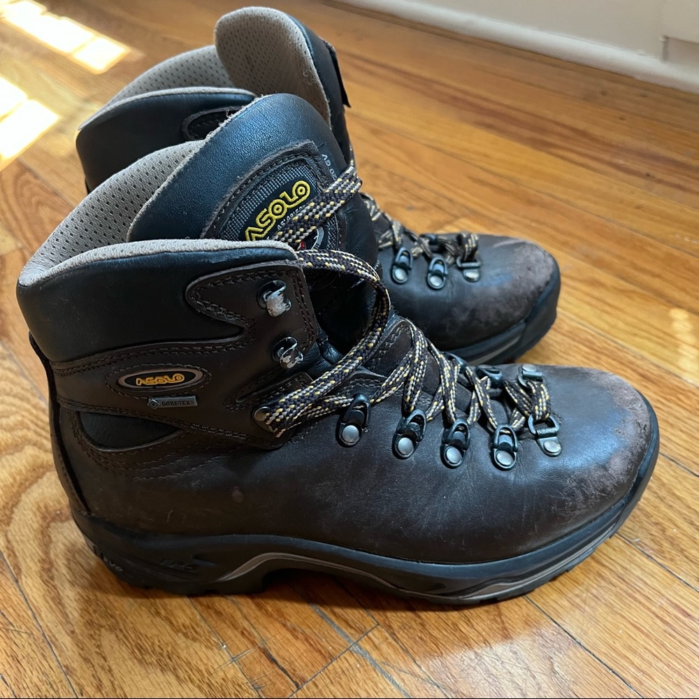 Womens Asolo hiking boots size 8